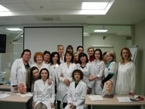 Группа косметологов на занятиях в учебном центре Валлекс.М.